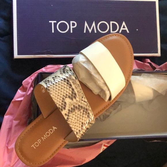 Sandals/slides - Picture 2 of 3